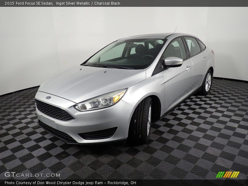 Ingot Silver Metallic / Charcoal Black 2015 Ford Focus SE Sedan