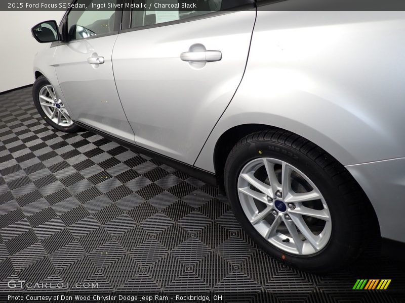 Ingot Silver Metallic / Charcoal Black 2015 Ford Focus SE Sedan