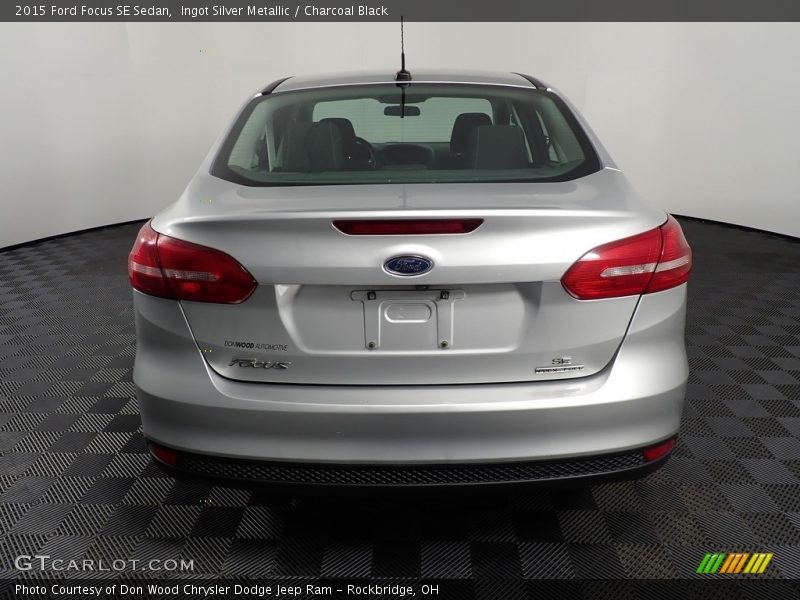 Ingot Silver Metallic / Charcoal Black 2015 Ford Focus SE Sedan