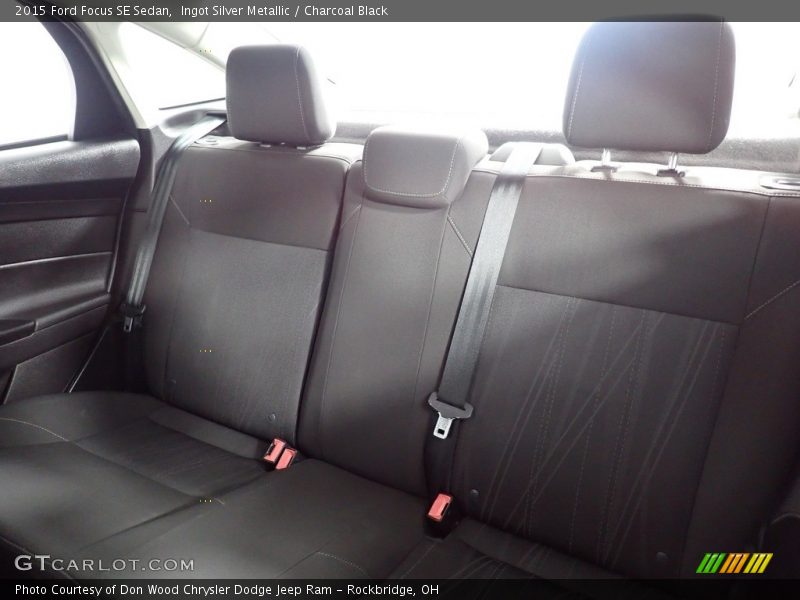 Ingot Silver Metallic / Charcoal Black 2015 Ford Focus SE Sedan