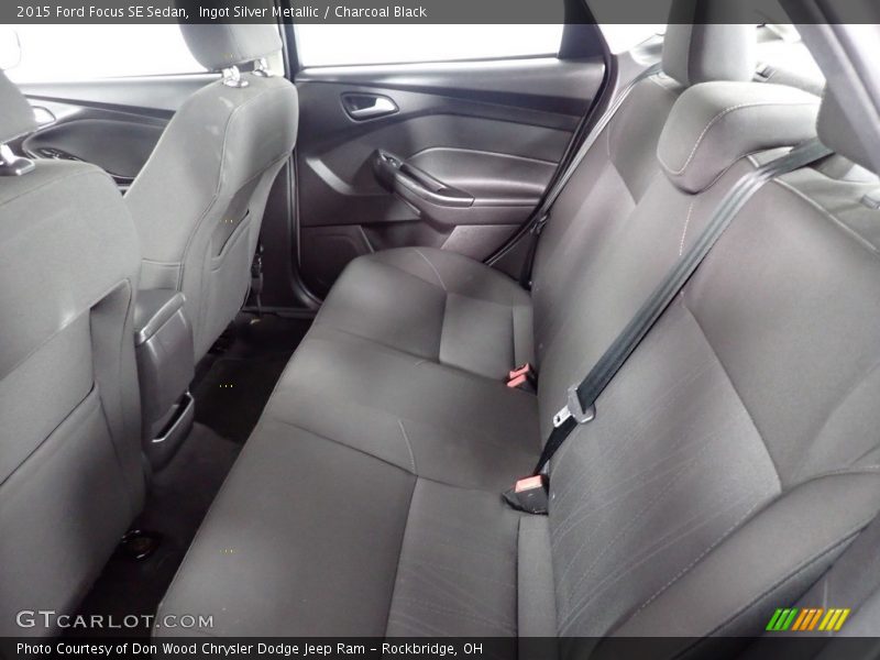 Ingot Silver Metallic / Charcoal Black 2015 Ford Focus SE Sedan