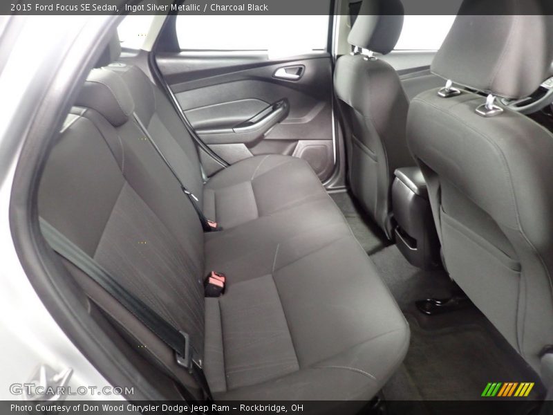 Ingot Silver Metallic / Charcoal Black 2015 Ford Focus SE Sedan
