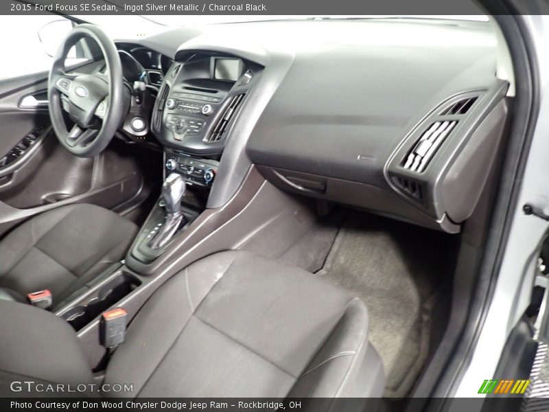 Ingot Silver Metallic / Charcoal Black 2015 Ford Focus SE Sedan