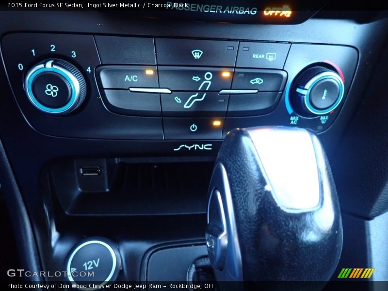 Ingot Silver Metallic / Charcoal Black 2015 Ford Focus SE Sedan