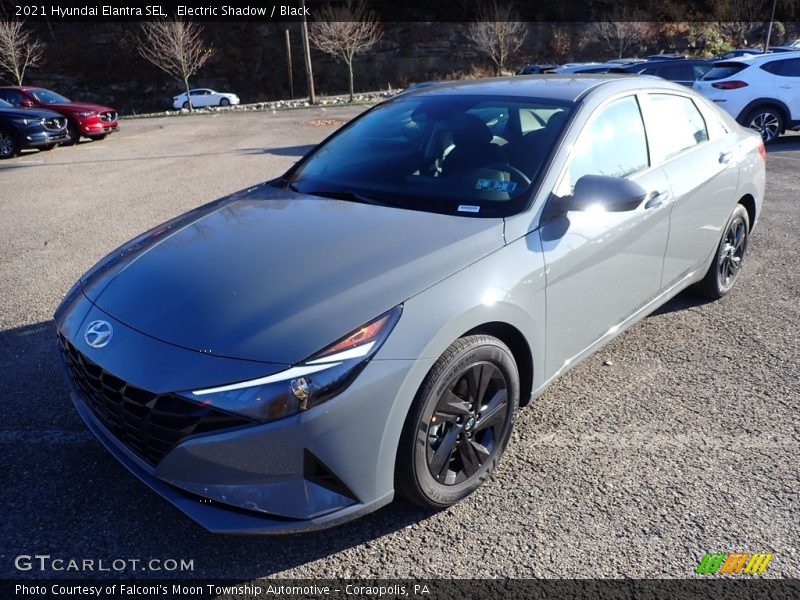 Front 3/4 View of 2021 Elantra SEL