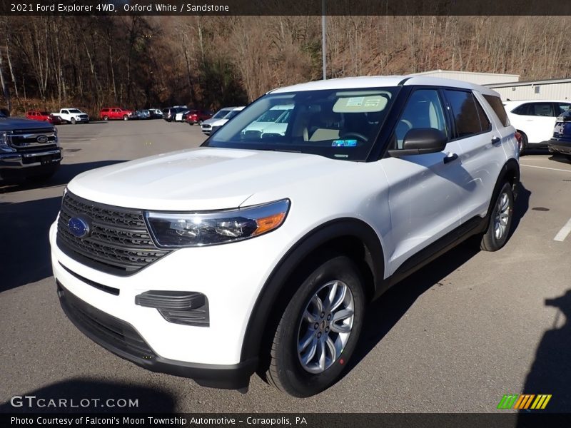Oxford White / Sandstone 2021 Ford Explorer 4WD