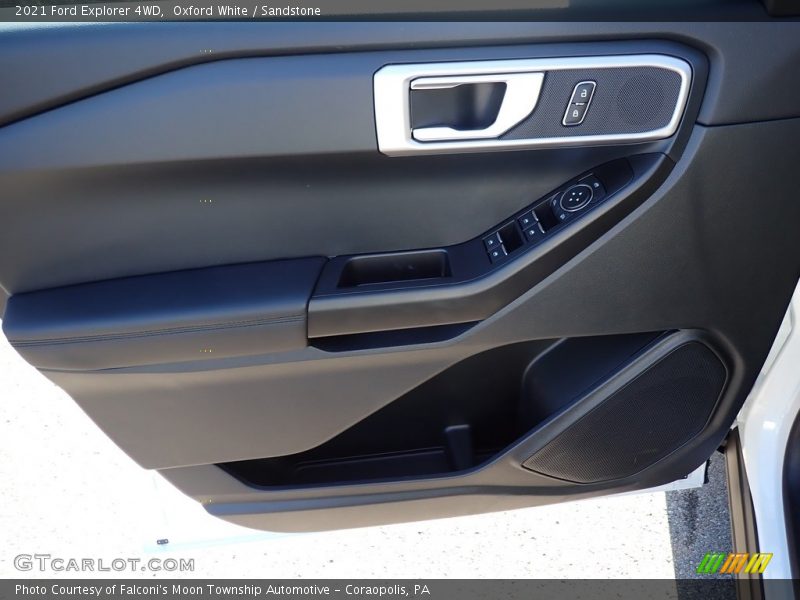 Oxford White / Sandstone 2021 Ford Explorer 4WD