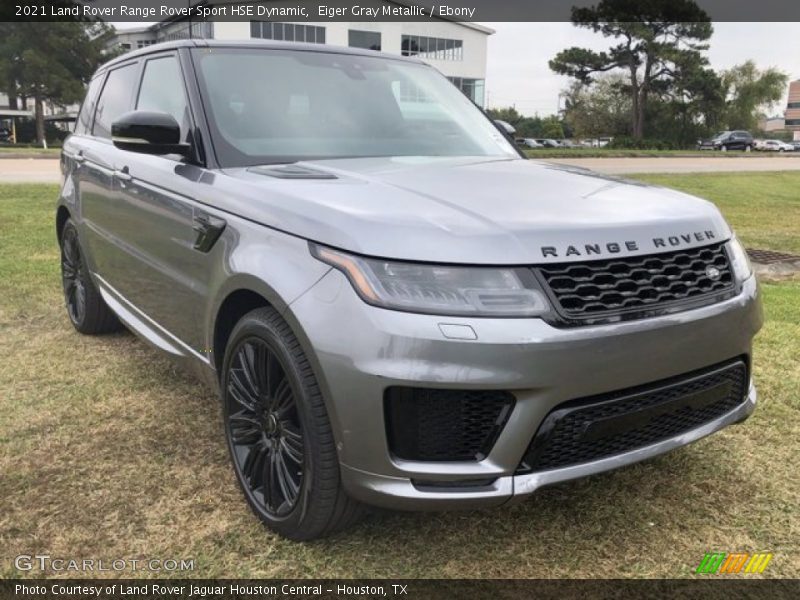 Front 3/4 View of 2021 Range Rover Sport HSE Dynamic