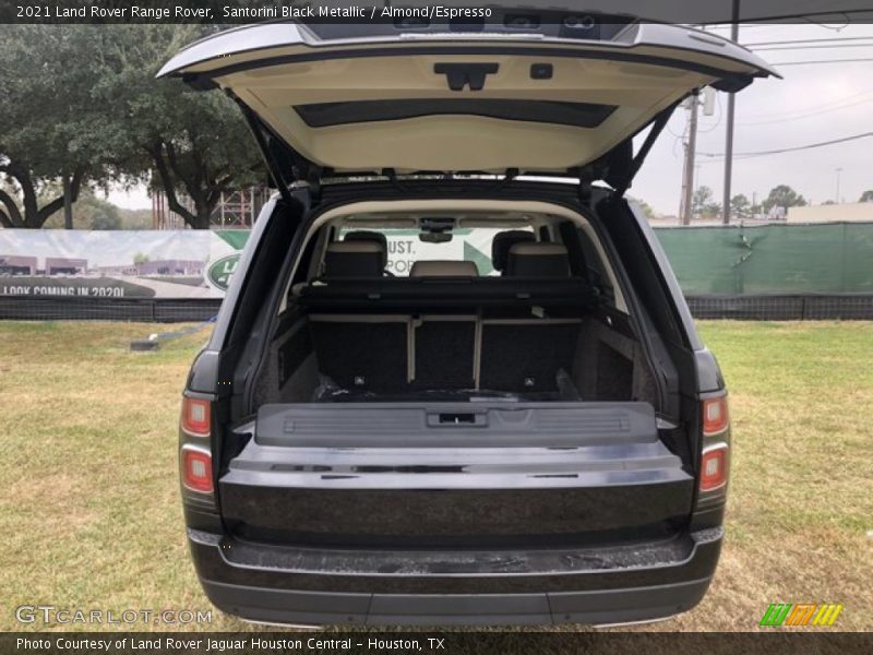  2021 Range Rover  Trunk