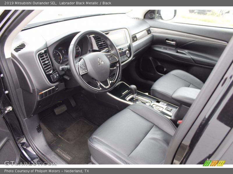 Labrador Black Metallic / Black 2019 Mitsubishi Outlander SEL