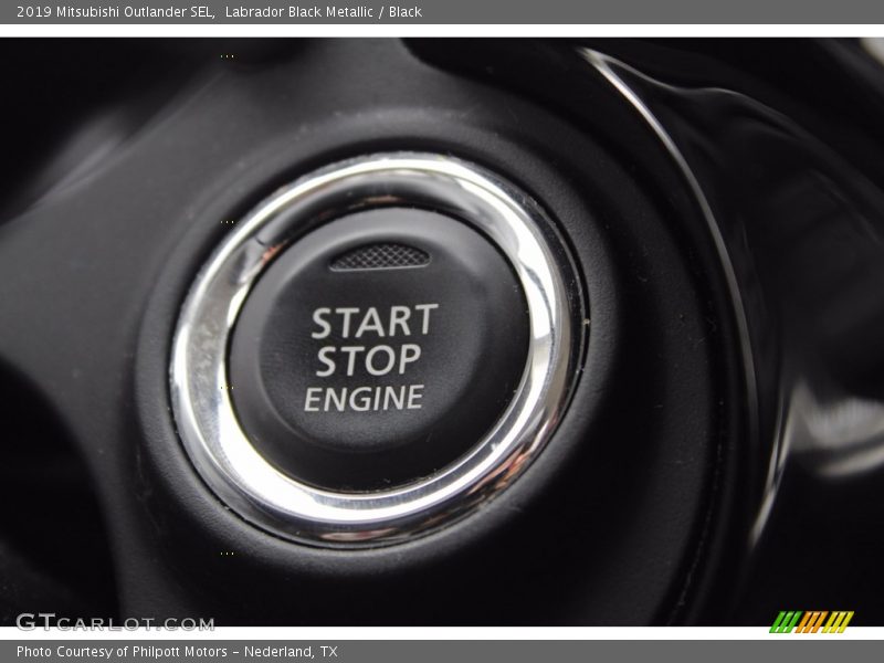 Labrador Black Metallic / Black 2019 Mitsubishi Outlander SEL