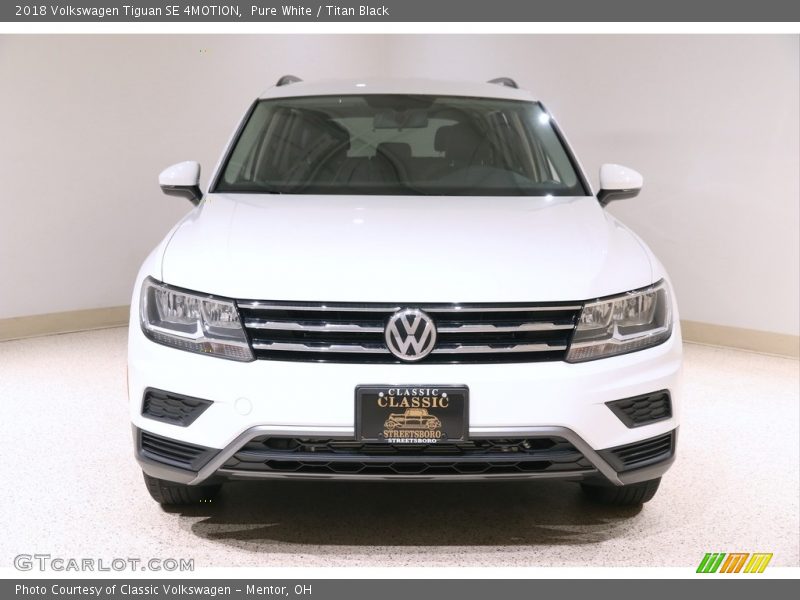 Pure White / Titan Black 2018 Volkswagen Tiguan SE 4MOTION