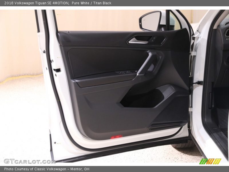 Pure White / Titan Black 2018 Volkswagen Tiguan SE 4MOTION
