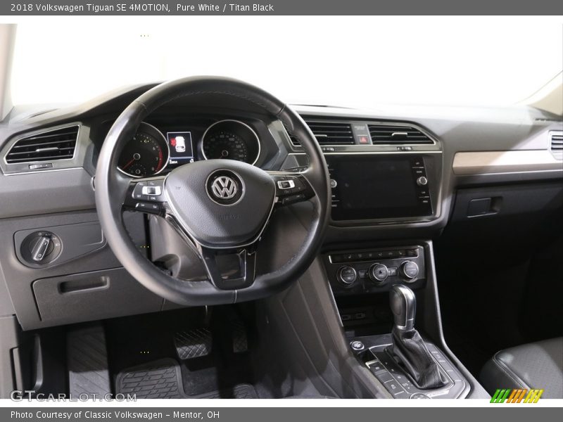 Pure White / Titan Black 2018 Volkswagen Tiguan SE 4MOTION