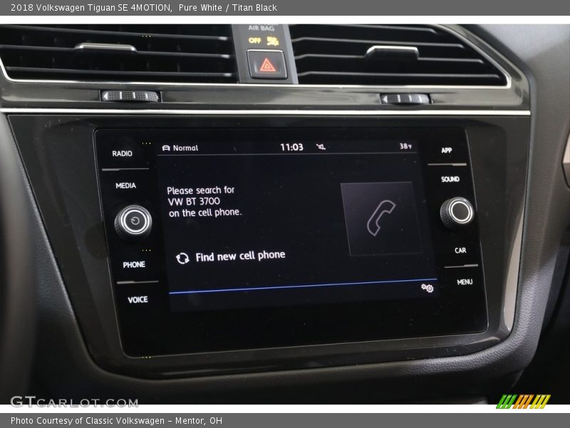 Pure White / Titan Black 2018 Volkswagen Tiguan SE 4MOTION