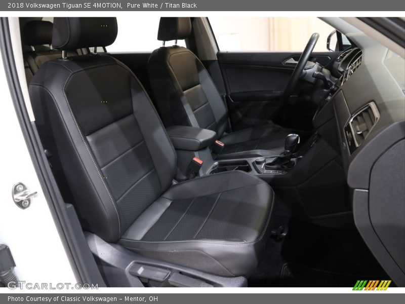 Pure White / Titan Black 2018 Volkswagen Tiguan SE 4MOTION