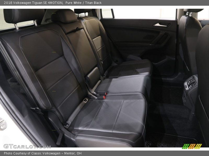 Pure White / Titan Black 2018 Volkswagen Tiguan SE 4MOTION