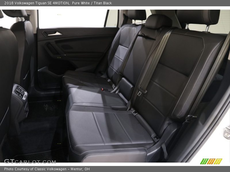 Pure White / Titan Black 2018 Volkswagen Tiguan SE 4MOTION