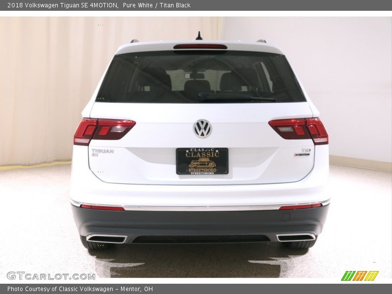 Pure White / Titan Black 2018 Volkswagen Tiguan SE 4MOTION