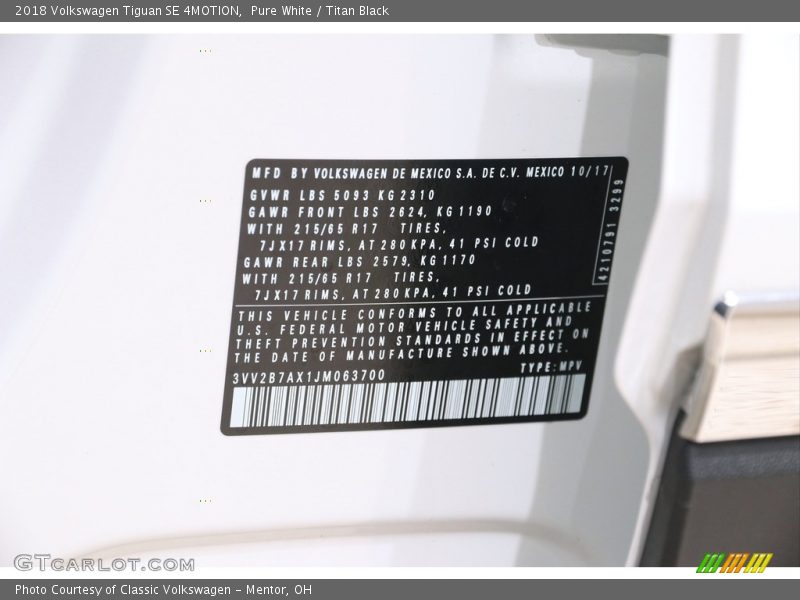 Pure White / Titan Black 2018 Volkswagen Tiguan SE 4MOTION