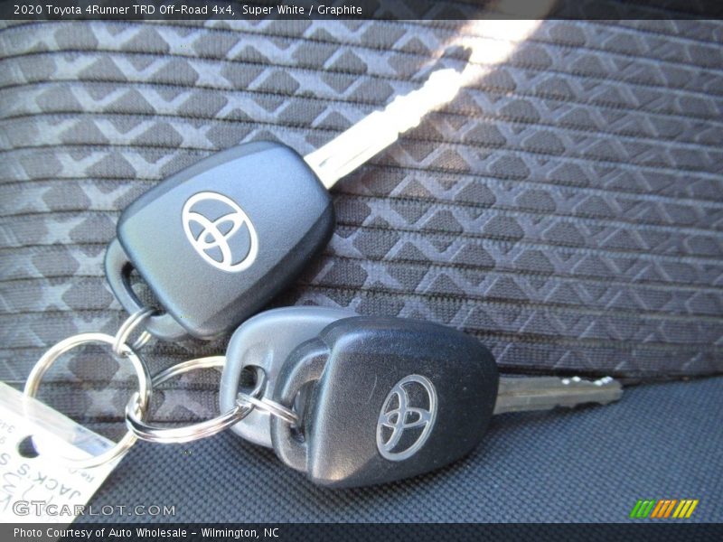 Super White / Graphite 2020 Toyota 4Runner TRD Off-Road 4x4