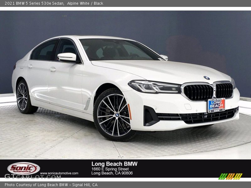 Alpine White / Black 2021 BMW 5 Series 530e Sedan