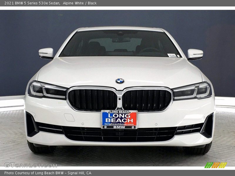 Alpine White / Black 2021 BMW 5 Series 530e Sedan