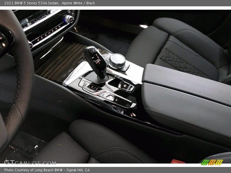 Alpine White / Black 2021 BMW 5 Series 530e Sedan