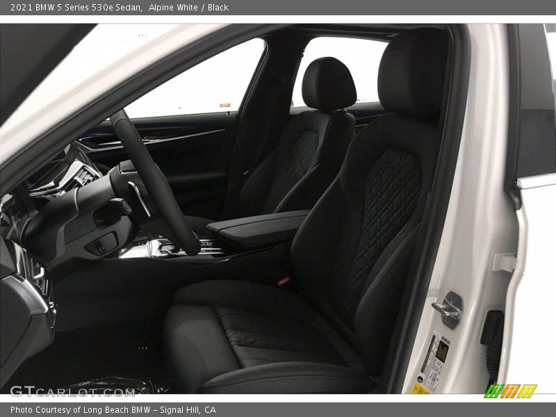 Alpine White / Black 2021 BMW 5 Series 530e Sedan