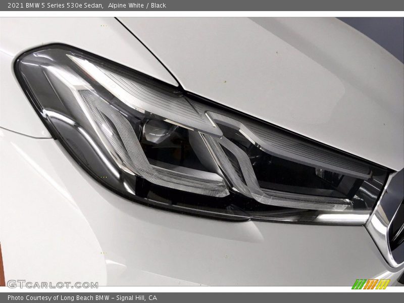 Alpine White / Black 2021 BMW 5 Series 530e Sedan