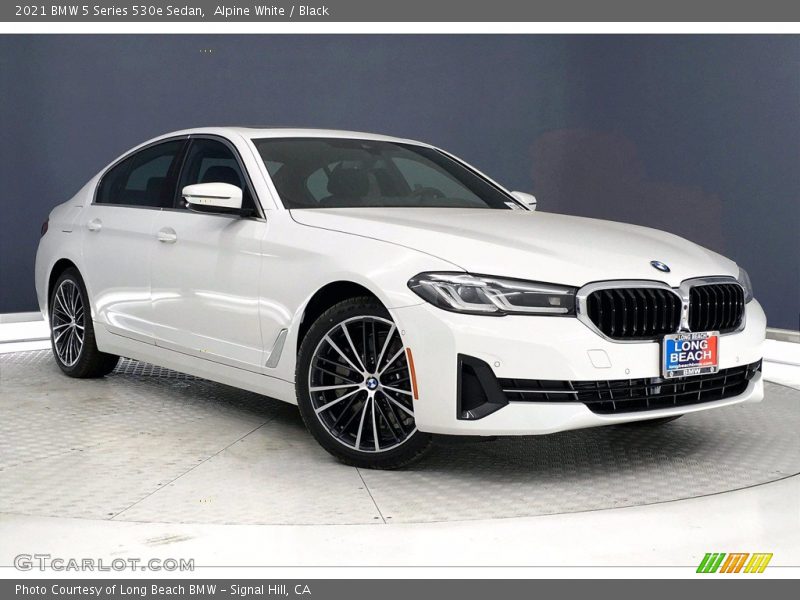 Front 3/4 View of 2021 5 Series 530e Sedan