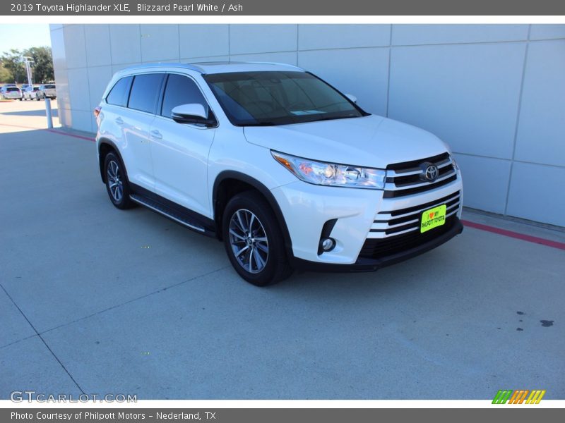 Blizzard Pearl White / Ash 2019 Toyota Highlander XLE
