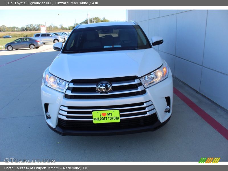 Blizzard Pearl White / Ash 2019 Toyota Highlander XLE