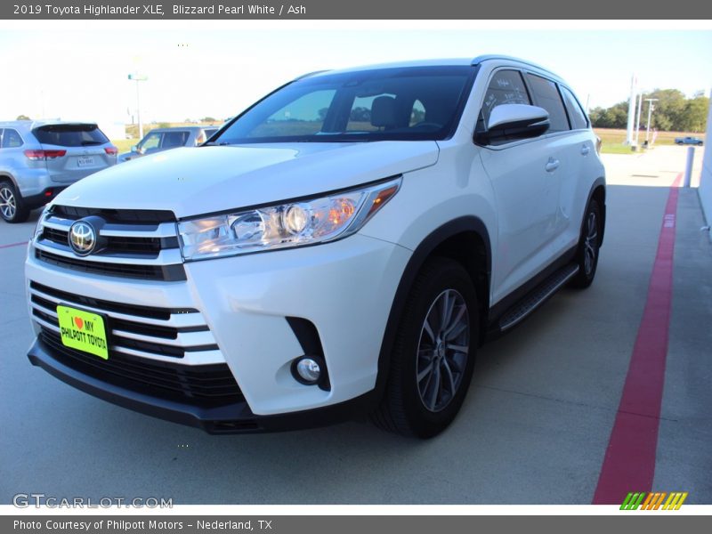 Blizzard Pearl White / Ash 2019 Toyota Highlander XLE