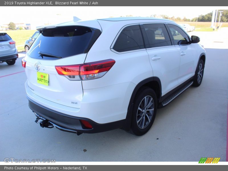Blizzard Pearl White / Ash 2019 Toyota Highlander XLE
