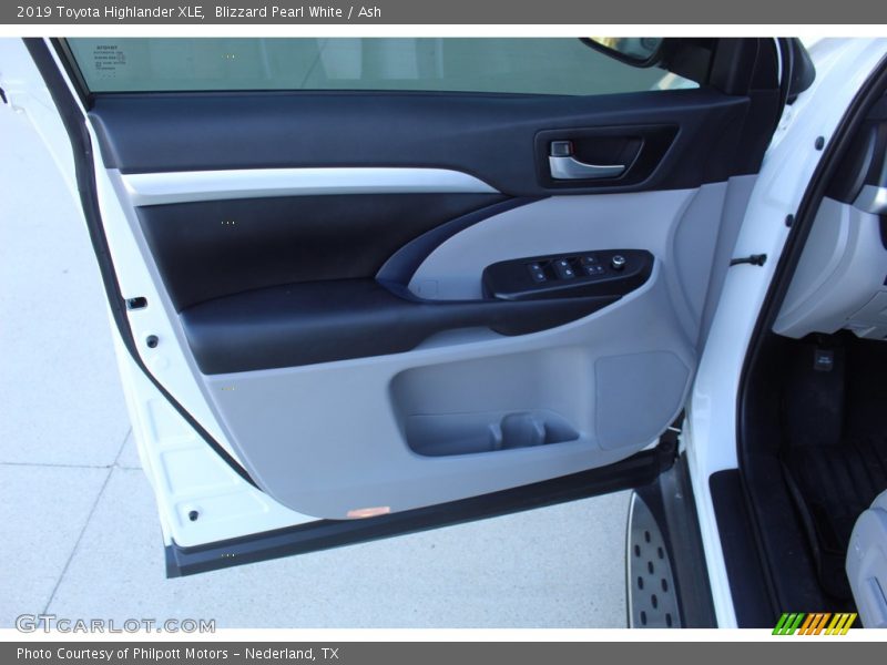 Blizzard Pearl White / Ash 2019 Toyota Highlander XLE