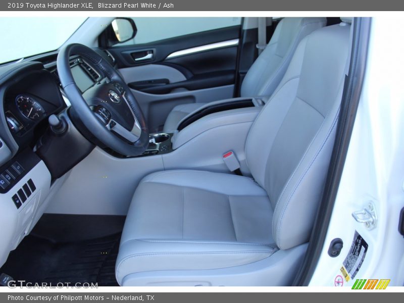 Blizzard Pearl White / Ash 2019 Toyota Highlander XLE