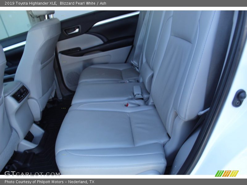Blizzard Pearl White / Ash 2019 Toyota Highlander XLE