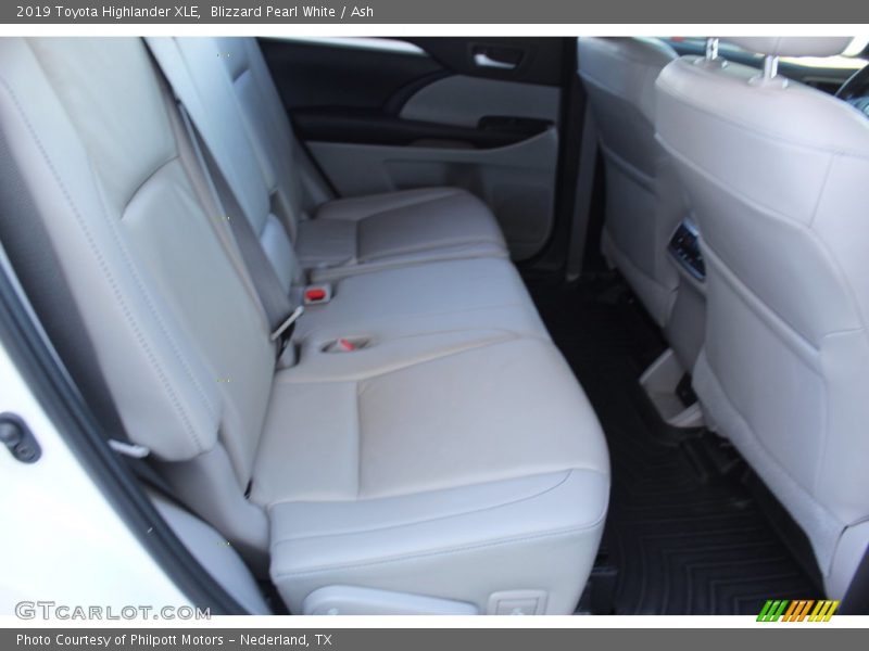 Blizzard Pearl White / Ash 2019 Toyota Highlander XLE