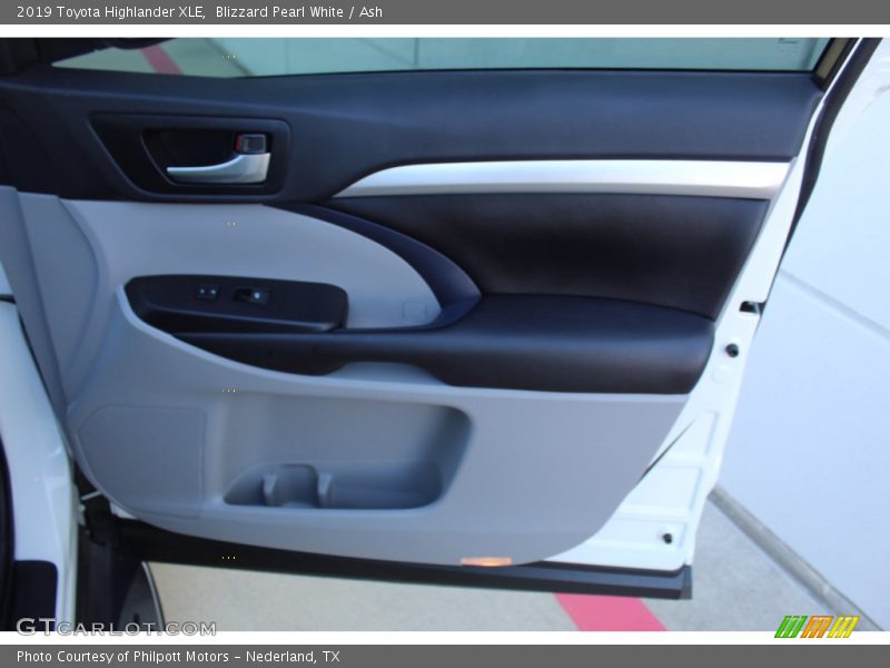 Blizzard Pearl White / Ash 2019 Toyota Highlander XLE