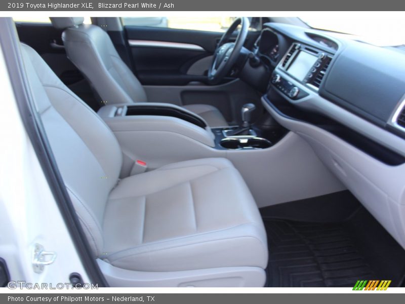 Blizzard Pearl White / Ash 2019 Toyota Highlander XLE