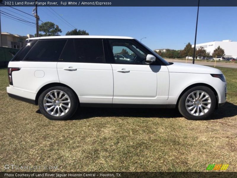 Fuji White / Almond/Espresso 2021 Land Rover Range Rover