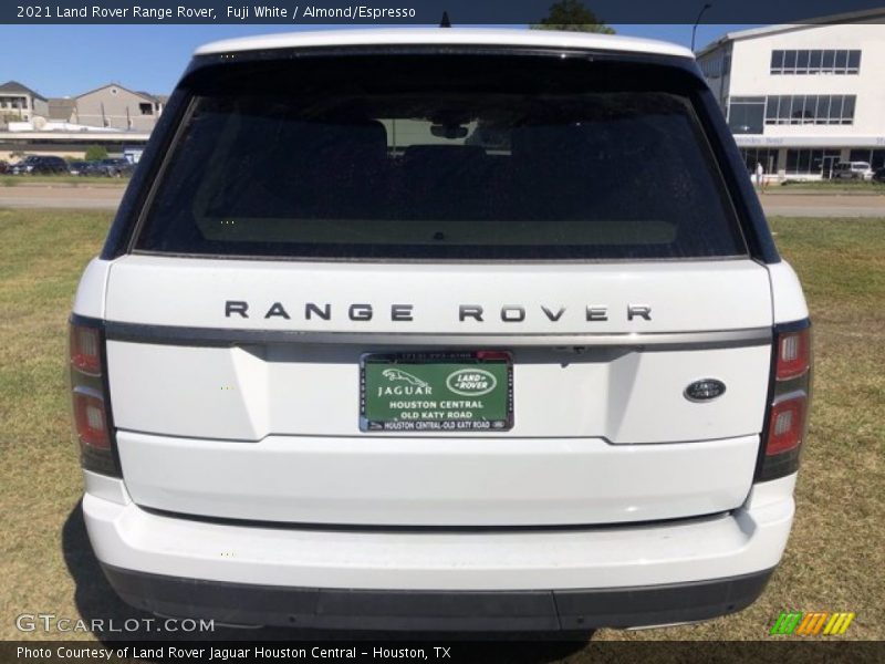 Fuji White / Almond/Espresso 2021 Land Rover Range Rover