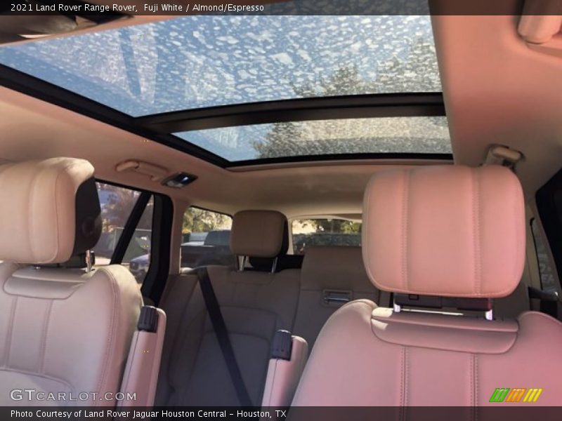Fuji White / Almond/Espresso 2021 Land Rover Range Rover