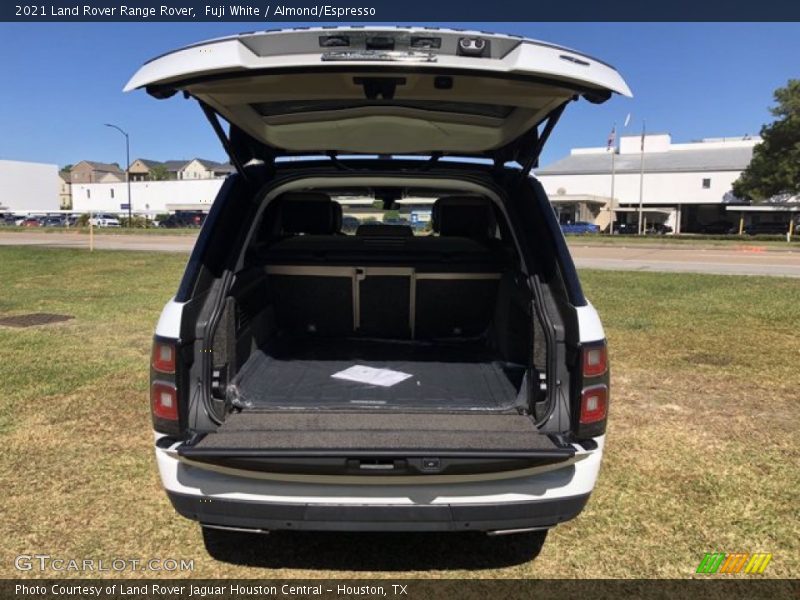 Fuji White / Almond/Espresso 2021 Land Rover Range Rover