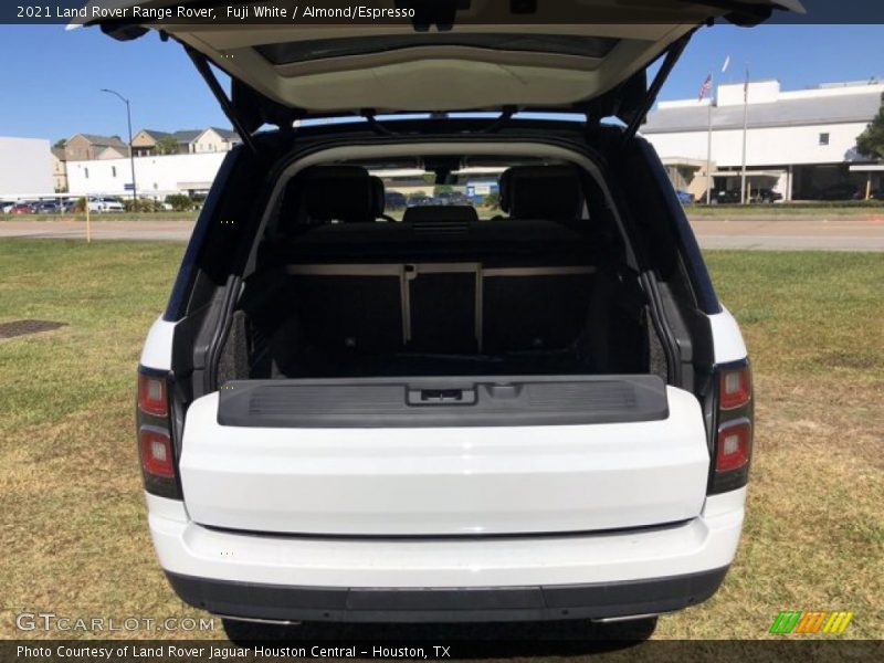 Fuji White / Almond/Espresso 2021 Land Rover Range Rover