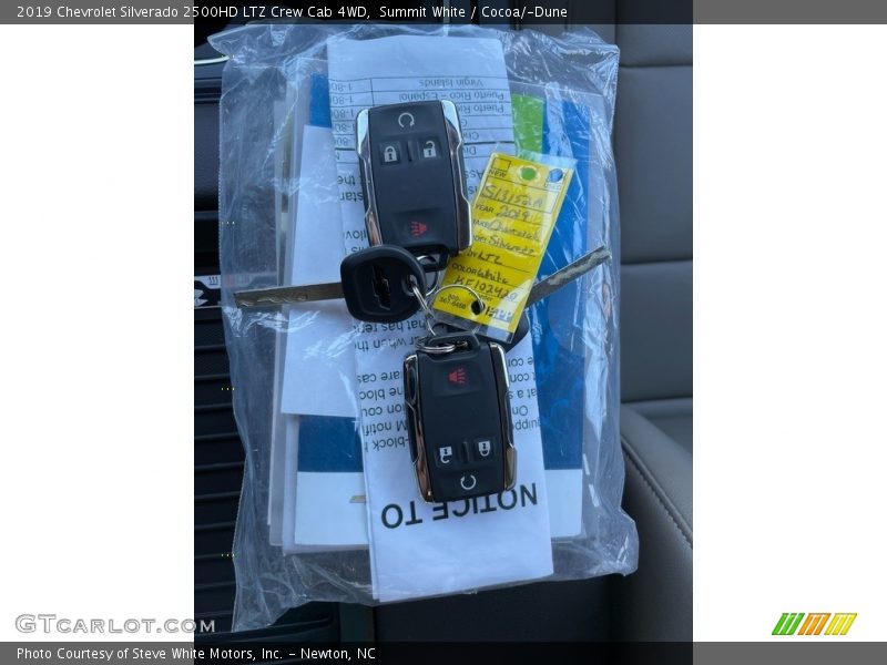Summit White / Cocoa/­Dune 2019 Chevrolet Silverado 2500HD LTZ Crew Cab 4WD