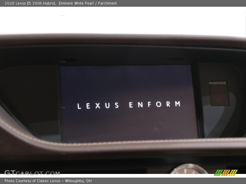 Eminent White Pearl / Parchment 2016 Lexus ES 300h Hybrid