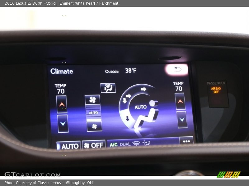 Controls of 2016 ES 300h Hybrid