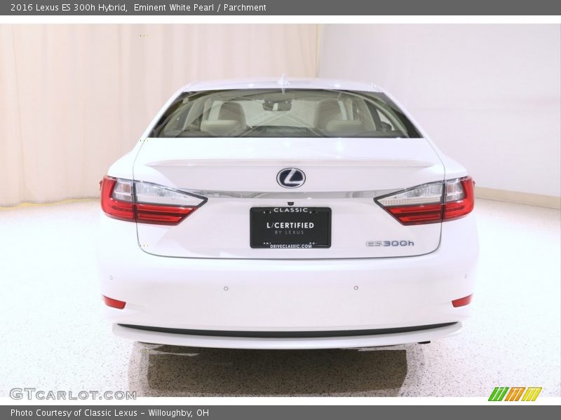 Eminent White Pearl / Parchment 2016 Lexus ES 300h Hybrid